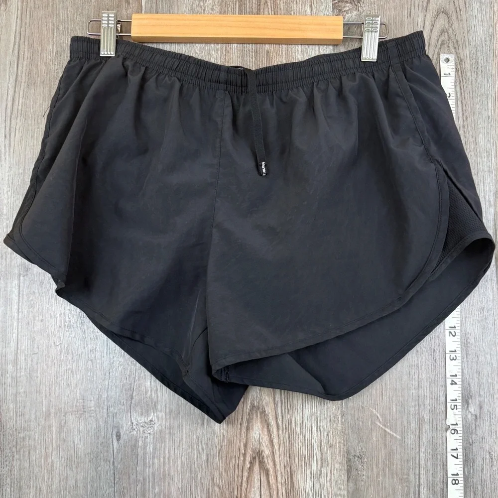 Nike Dri-FIT Women Black Running Shorts Zipper Pocket AJ4713-010 Size L